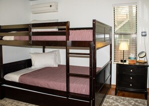 3 bedrooms, memory-foam beds, iron/ironing board, free WiFi - Flagstaff Pines Retreat, King Bed, Great Deck, Cool Summer Nights (Flagstaff)
