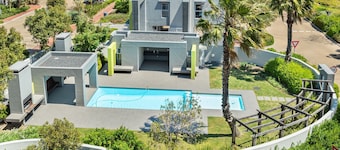 Fresh One-Bedroom Apartment | Pool | WiFi