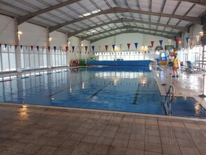 Piscine couverte, piscine extérieure
