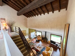 TV, fireplace - House 5 rooms 12 Pax, Fireplace and Garden BBQ (Nahuja)