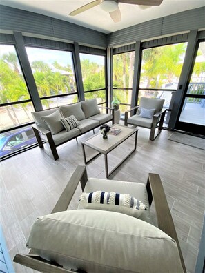 Smart TV - Owners Featured on HGTV- Private Terrace - Private Beach Path - Mid Island Luxry (Fort Myers Beach)