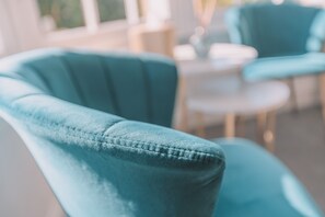 Premier Suite, Ensuite, River View (Euro) | Interior - Old Bank Rooms (Cheltenham)