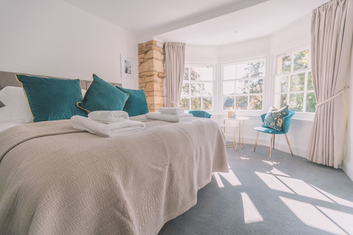 premier suite, ensuite, river view (euro) | interior