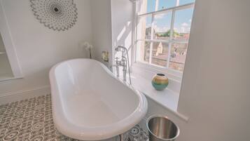 Premier Suite, Ensuite, River View (Euro) | Bathroom