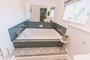 Superior Double Room, Ensuite (Superking Rupee) | Bathroom - Old Bank Rooms (Cheltenham)