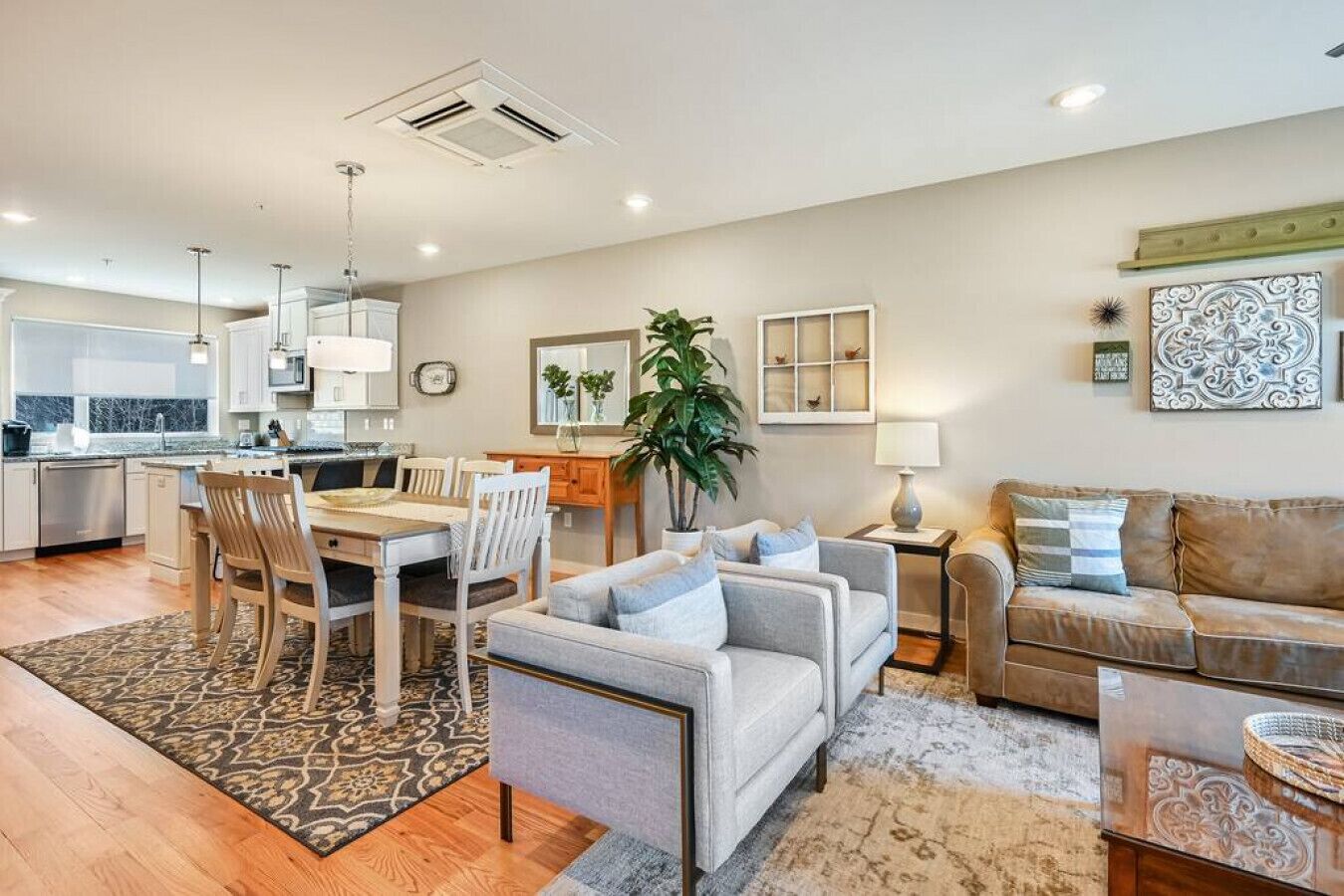 247 Short Coxe Ave Townhome