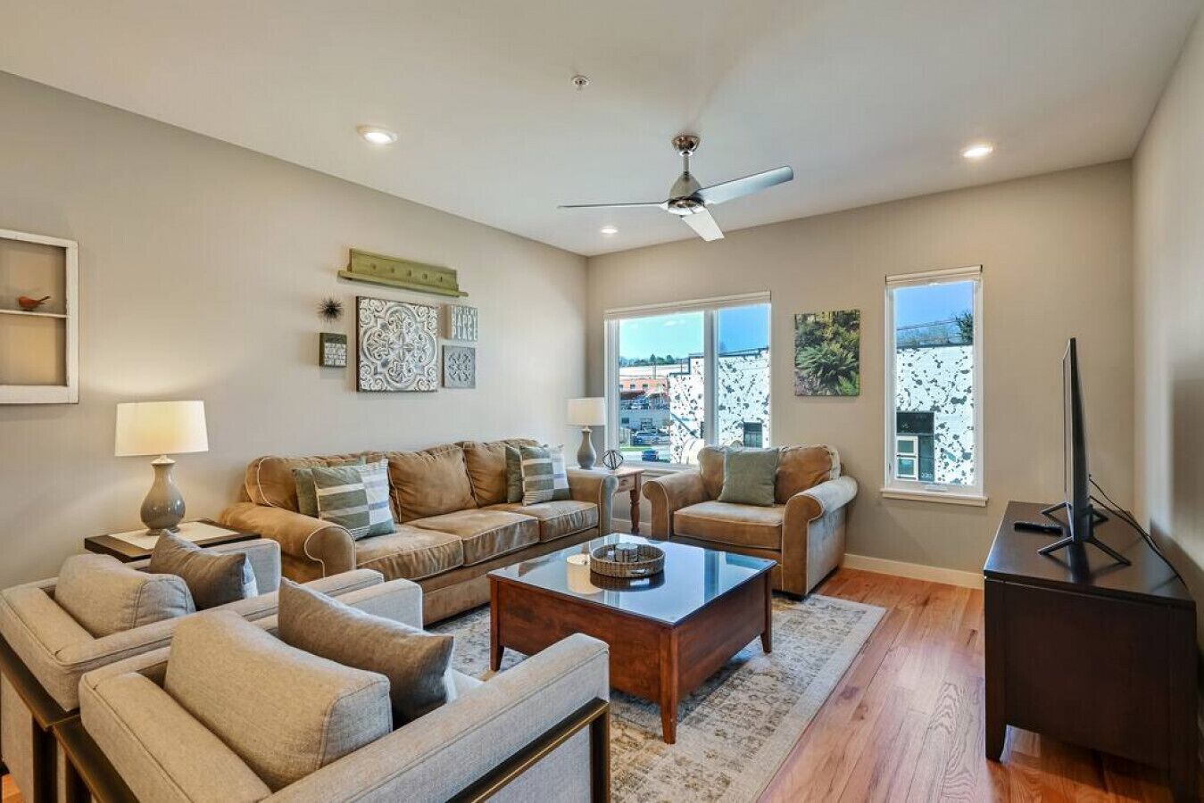 247 Short Coxe Ave Townhome