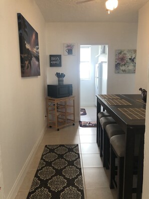 Interior - PRIME DELRAY BEACH, CHARMING 2 BEDROOM COTTAGE, PETS WELCOME  (Delray Beach)