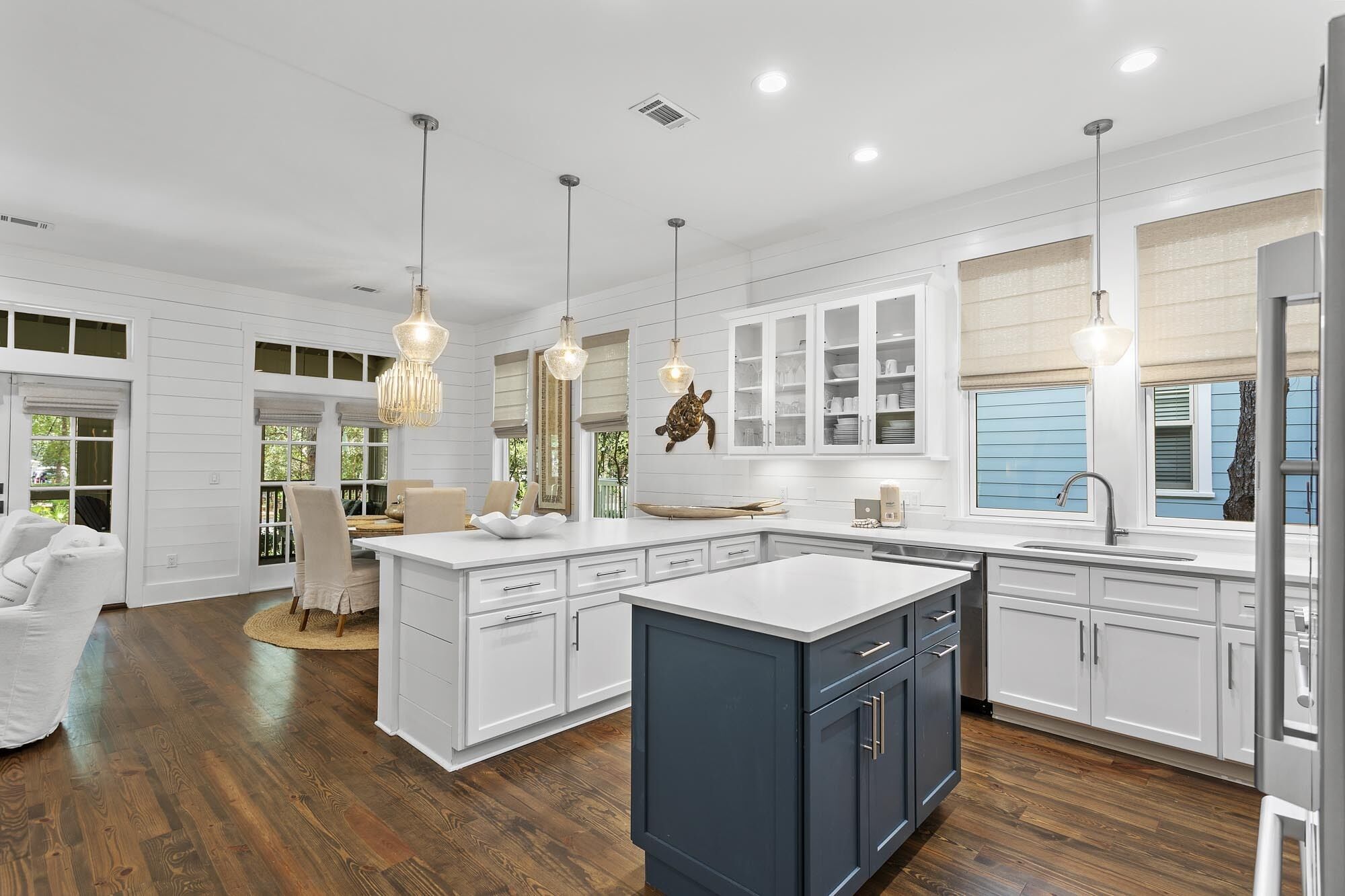 6 Passenger Golf Cart! 3 Adult Bikes! Located in the Camp District!