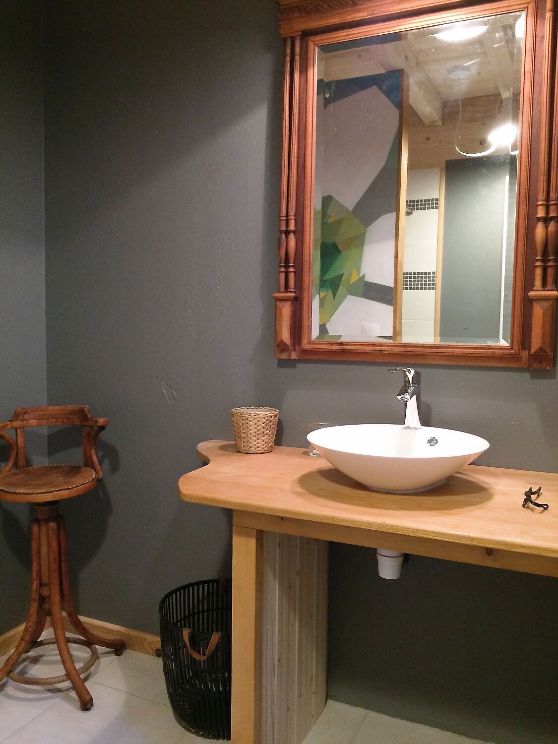 Regadera, secadora de cabello, toallas, jabón 