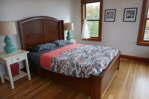 4 Schlafzimmer, Schreibtisch, Bügeleisen/Bügelbrett, Reisekinderbett