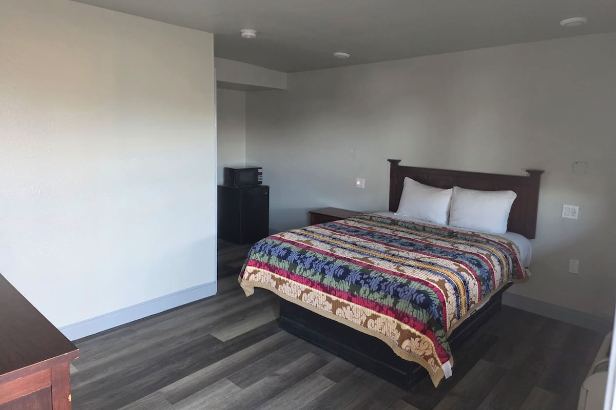 Economy Single Room, Smoking | Free WiFi, bed sheets