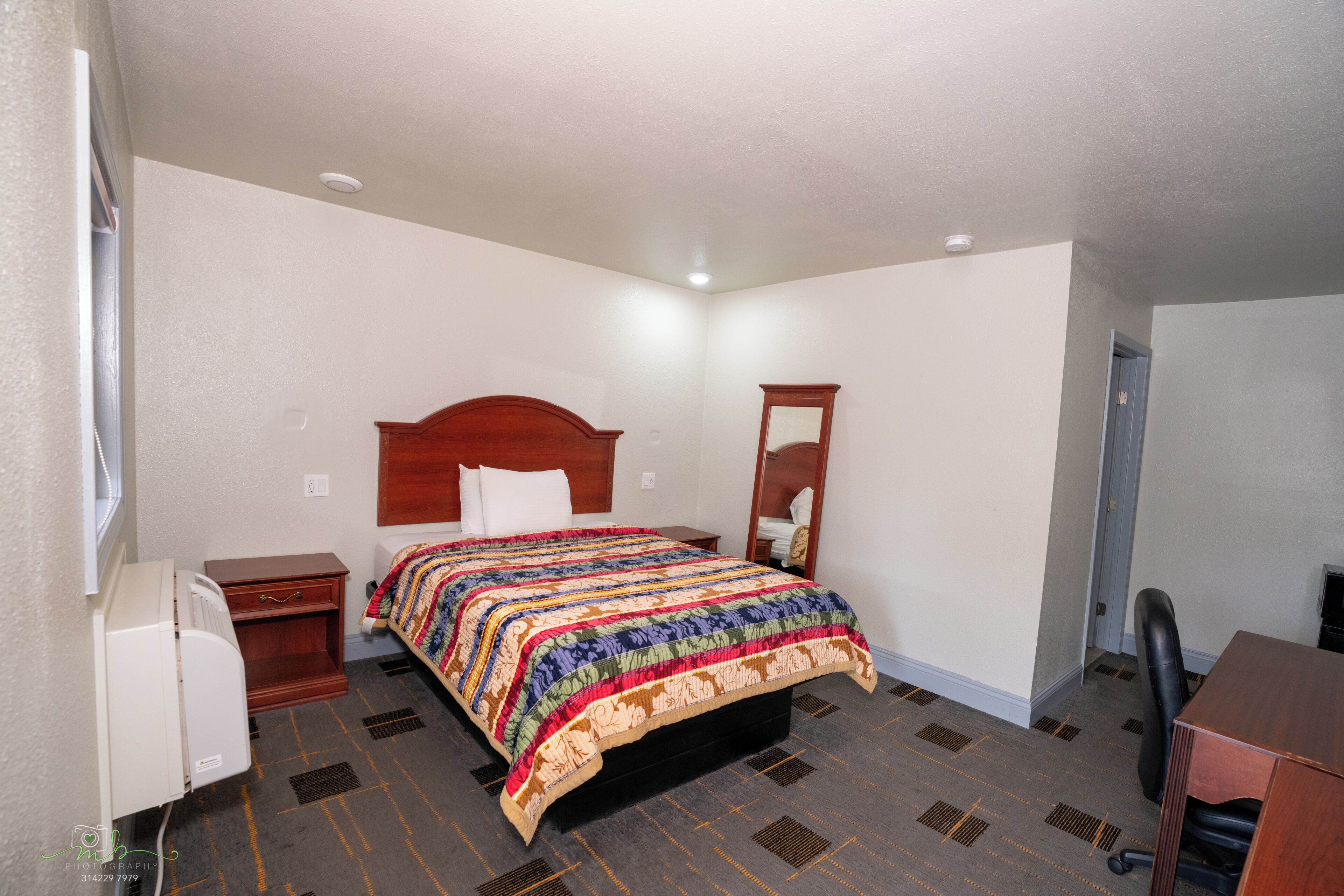 Habitación individual económica, para fumadores | Wifi gratis y ropa de cama 
