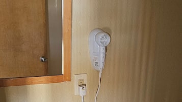 Economy Single Room, 1 King Bed, Non Smoking | Bathroom