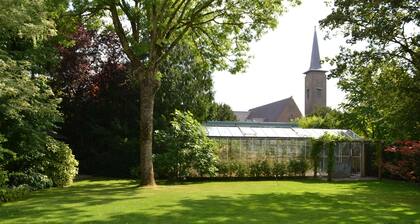 Fiddlers Hoorn Guest House in cozy village