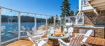 Lakefront Retreat: Mountains, Hot Tub, Dock, Kayaks. Breathtaking Sunset Getaway
