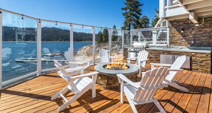 Lakefront Retreat: Mountains, Hot Tub, Dock, Kayaks. Breathtaking Sunset Getaway