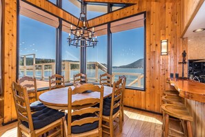 Dining - Lakefront Retreat: Mountains, Hot Tub, Dock, Kayaks. Breathtaking Sunset Getaway (Big Bear Lake)
