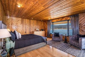 4 bedrooms, iron/ironing board, free WiFi, bed sheets - Lakefront Retreat: Mountains, Hot Tub, Dock, Kayaks. Breathtaking Sunset Getaway (Big Bear Lake)