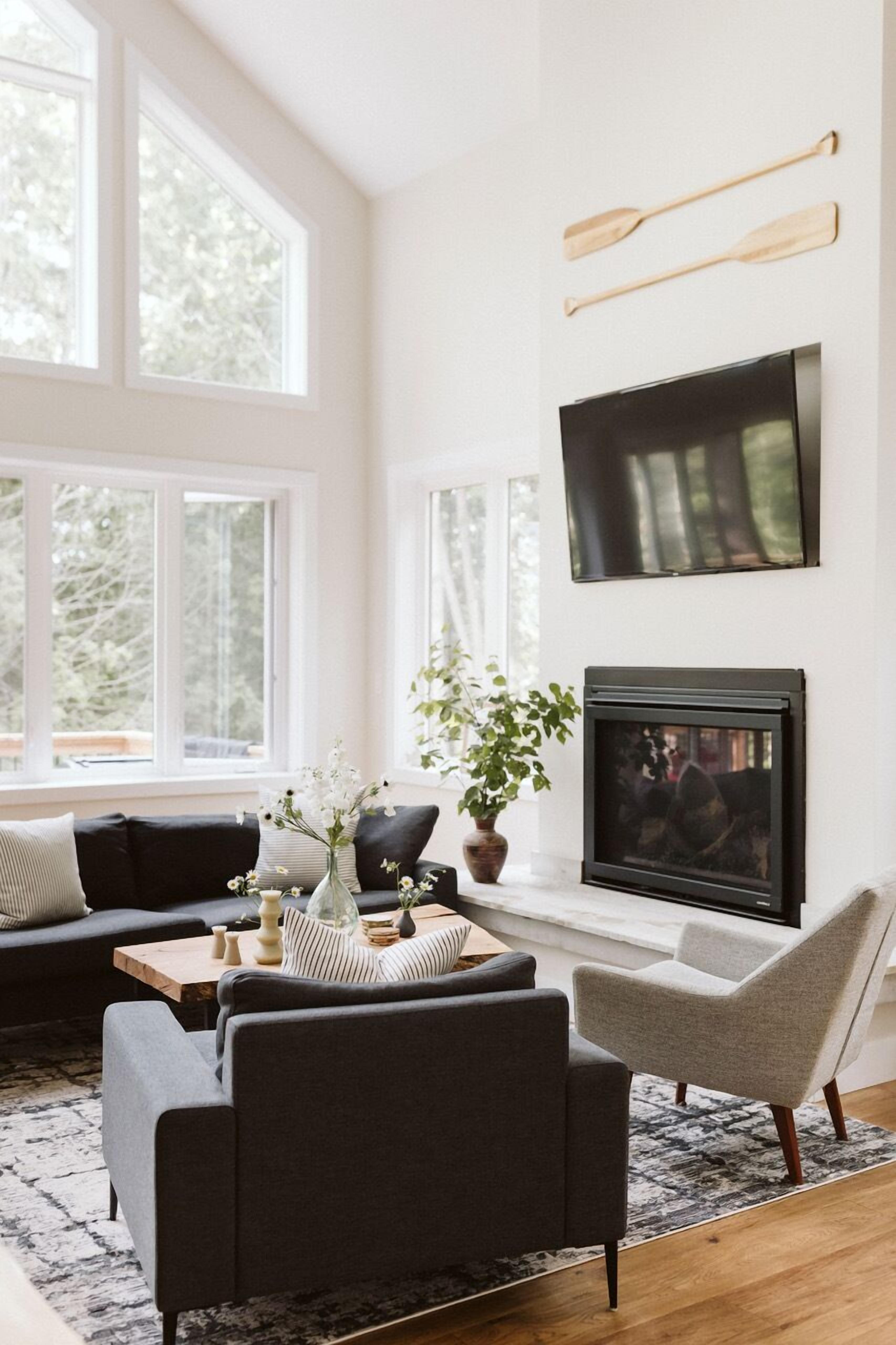 Smart TV, chimenea y estéreo 