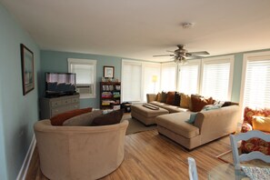 TV - 55 Philadelphia St.- Renovated spacious apartment, less than 2 blocks to the beach. (Rehoboth)