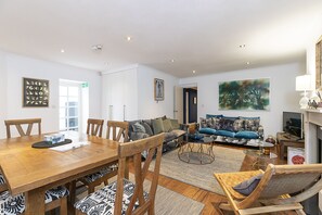 Apartment (2 Bedrooms) | Living area - JOIVY Lovely 2 Bedroom Flat in Chelsea (London)