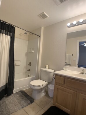 A bathroom with a bathtub, toilet, and sink. - Desert Diamond Retreat by Mesquite Vacation Rentals: Pet Friendly with Community Amenities and $510 in free daily activities (Mesquite)