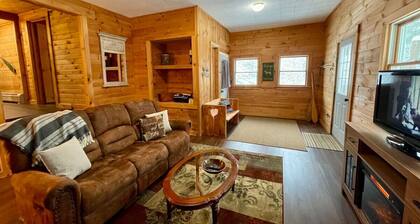 Evergreen|Apartment Downtown with Fire Pit