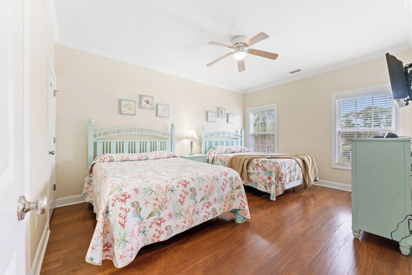 Room - Fun In The Sun, Luxury Beach House with Pool, Blocks from Beach (North Myrtle Beach)
