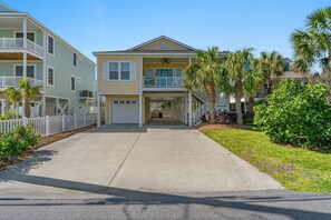 Exterior - Fun In The Sun, Luxury Beach House with Pool, Blocks from Beach (North Myrtle Beach)
