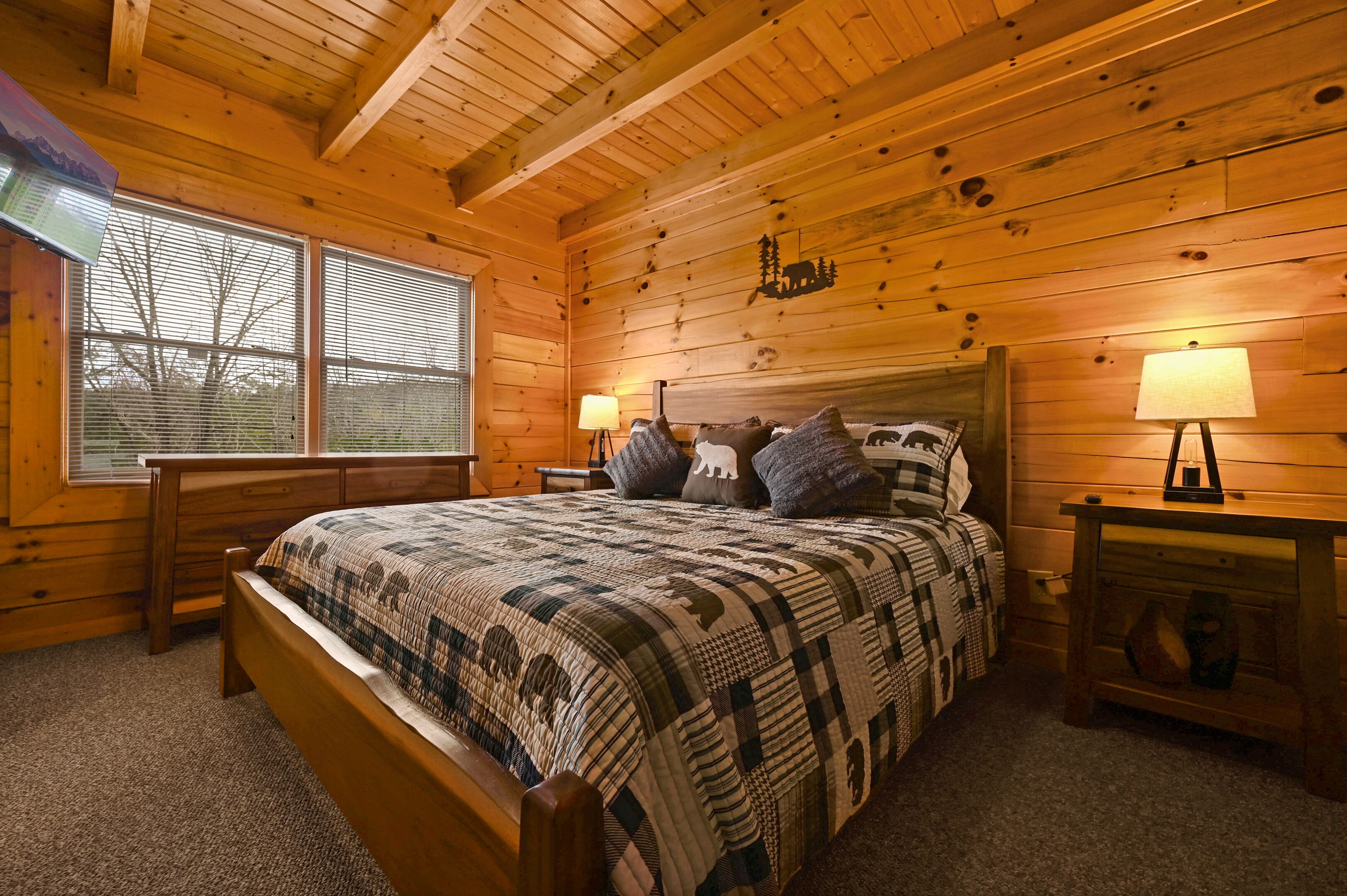 Log Cabin Hot Tub Arcade Darts Foosball Wifi Grill EV Charger