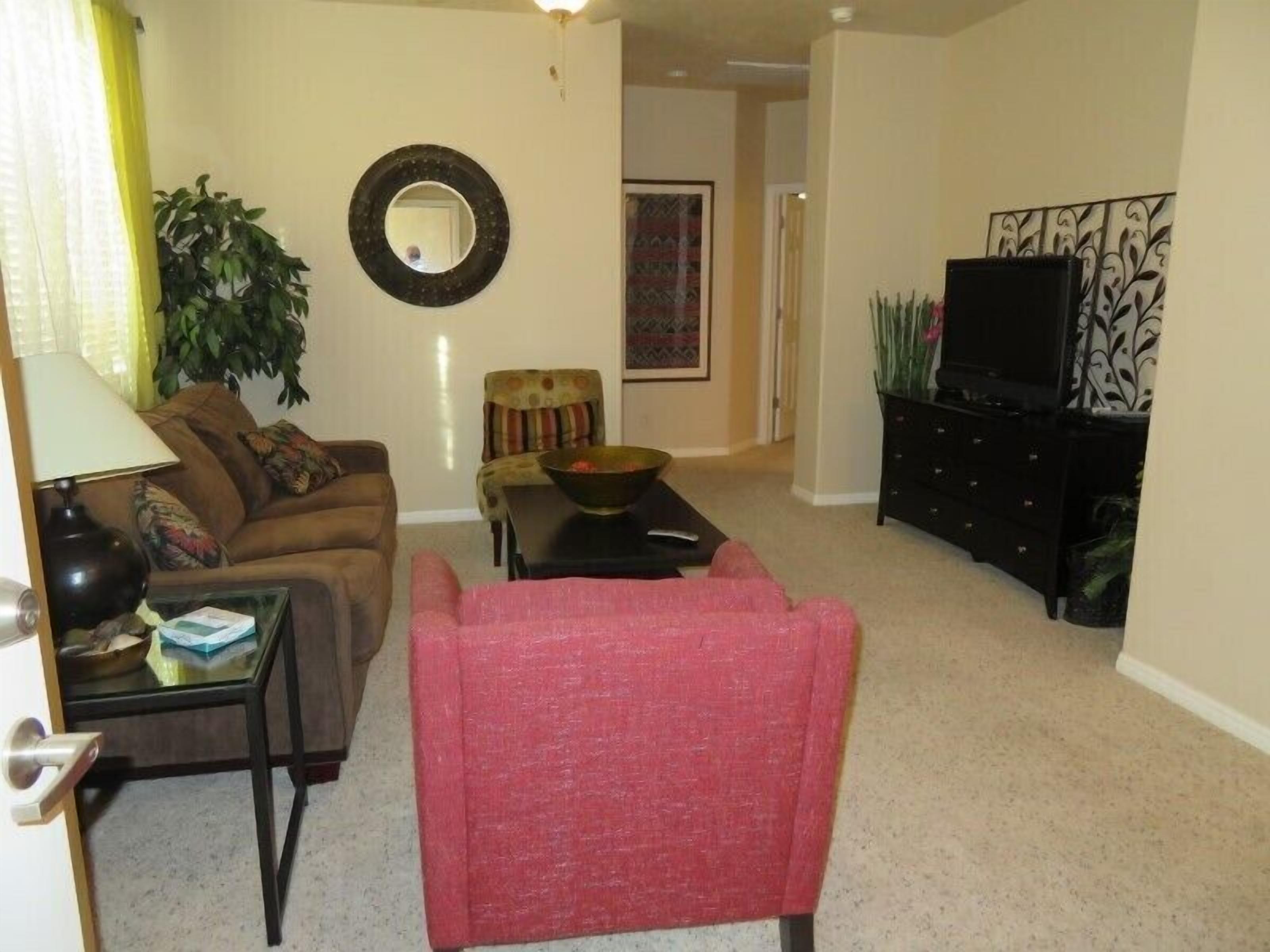 Springs 3 bed/2 bath w/ 2 car garage, Sleeps 8!