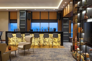 2 bars/lounges, lobby lounge, rooftop bar