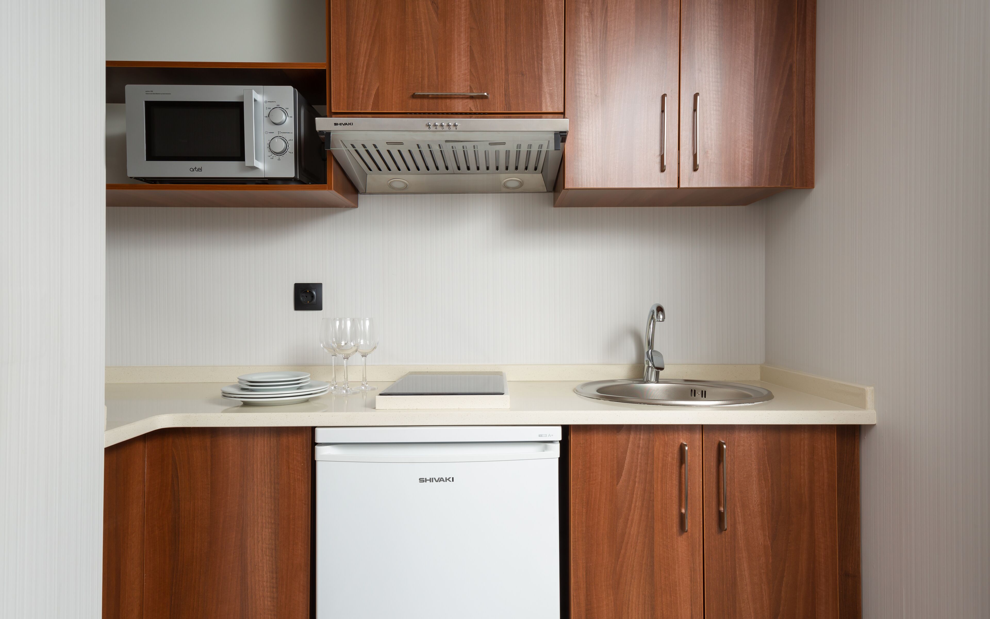 suite, 1 king bed with sofa bed, city view | private kitchen | mini-fridge, microwave, stovetop, coffee/tea maker