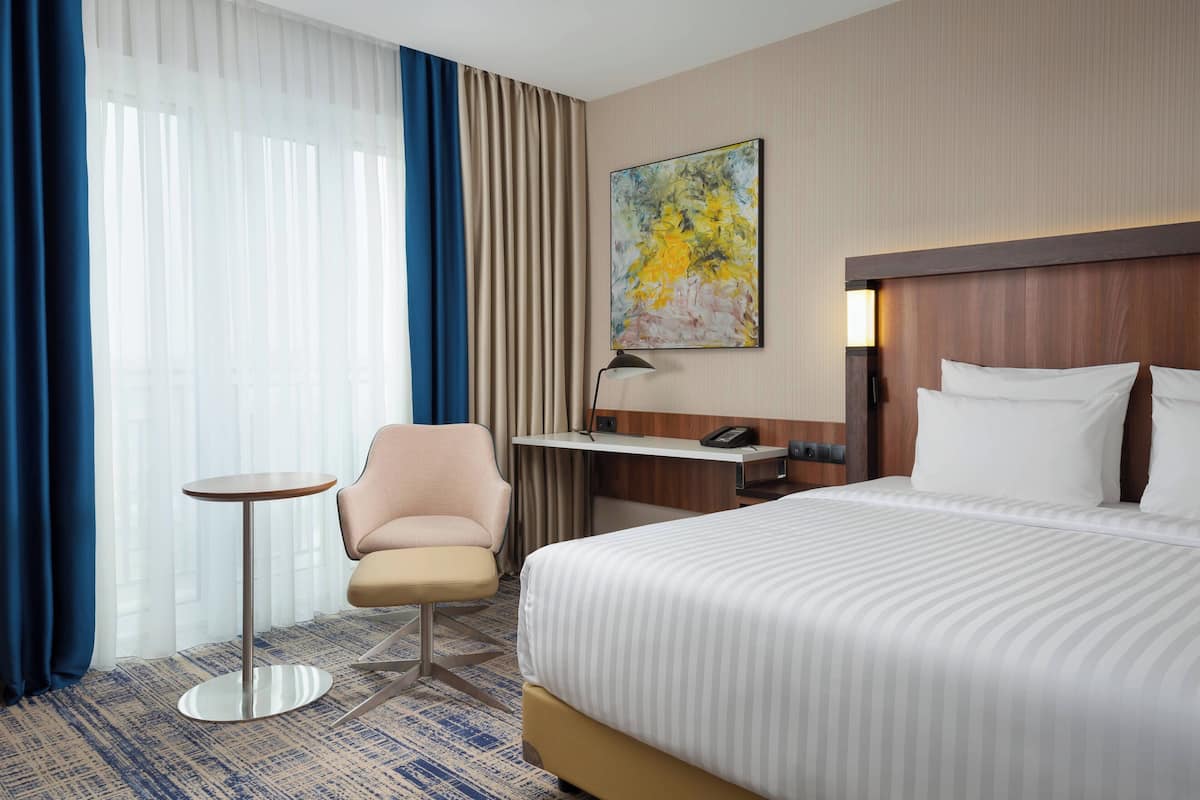 Junior Suite, 1 Bedroom | 1 bedroom, minibar, in-room safe, desk