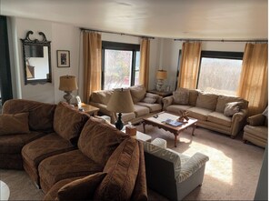 Smart-TV, Kamin, Arbeitsbereiche