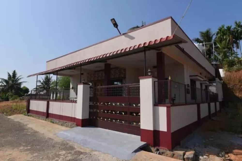 UDUPI HOMESTAY (Dendoorkatte/7kms from city) private 3Br fully furnished villa