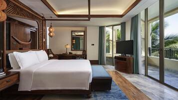 Deluxe Room, 1 King Bed, Garden View | Premium bedding, minibar, desk, laptop workspace