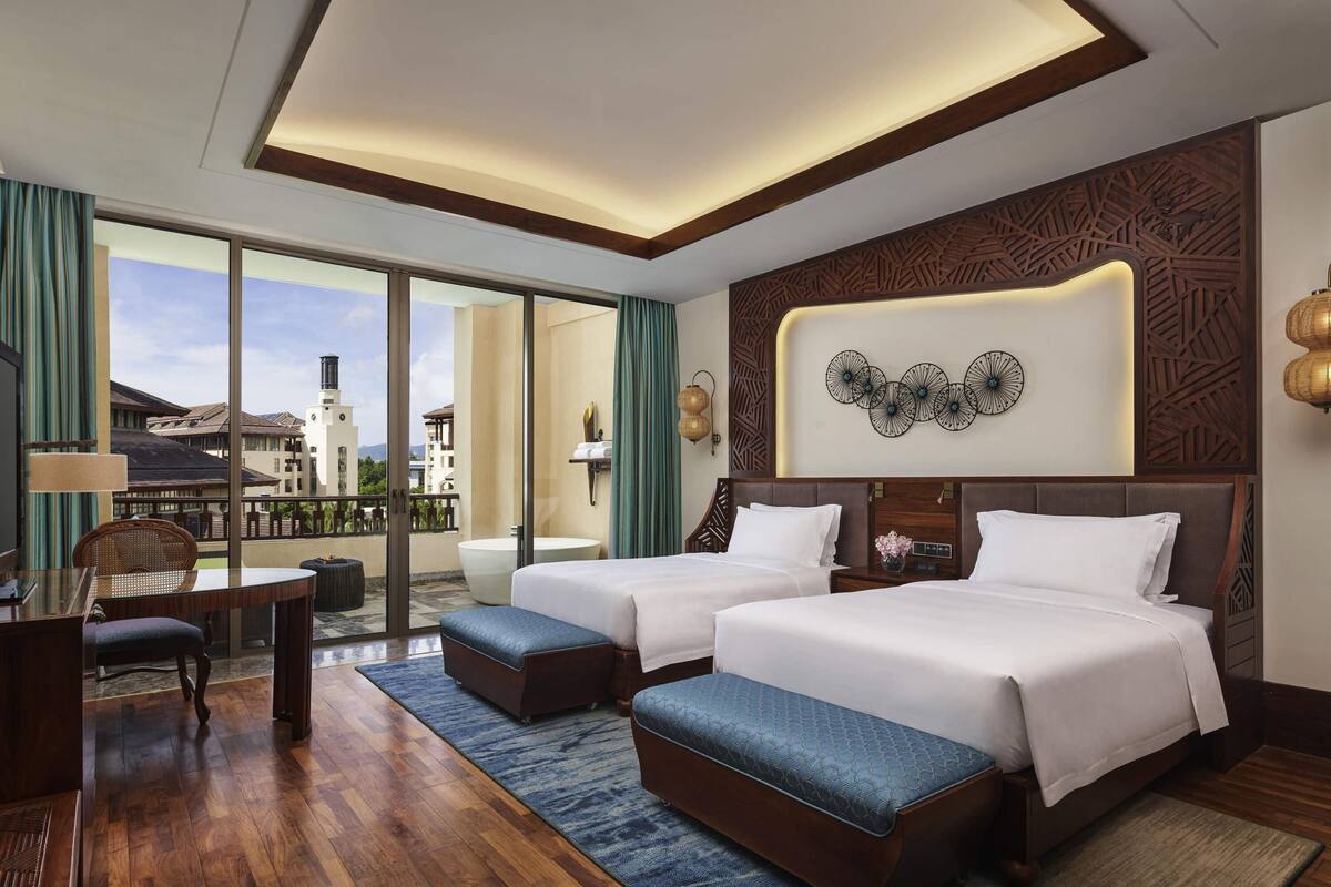 Fairmont, Twin Room, 2 Twin Beds, Ocean View | Premium bedding, minibar, desk, laptop workspace