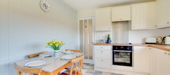 Bolams Lodge - Two Bedroom House, Sleeps 4