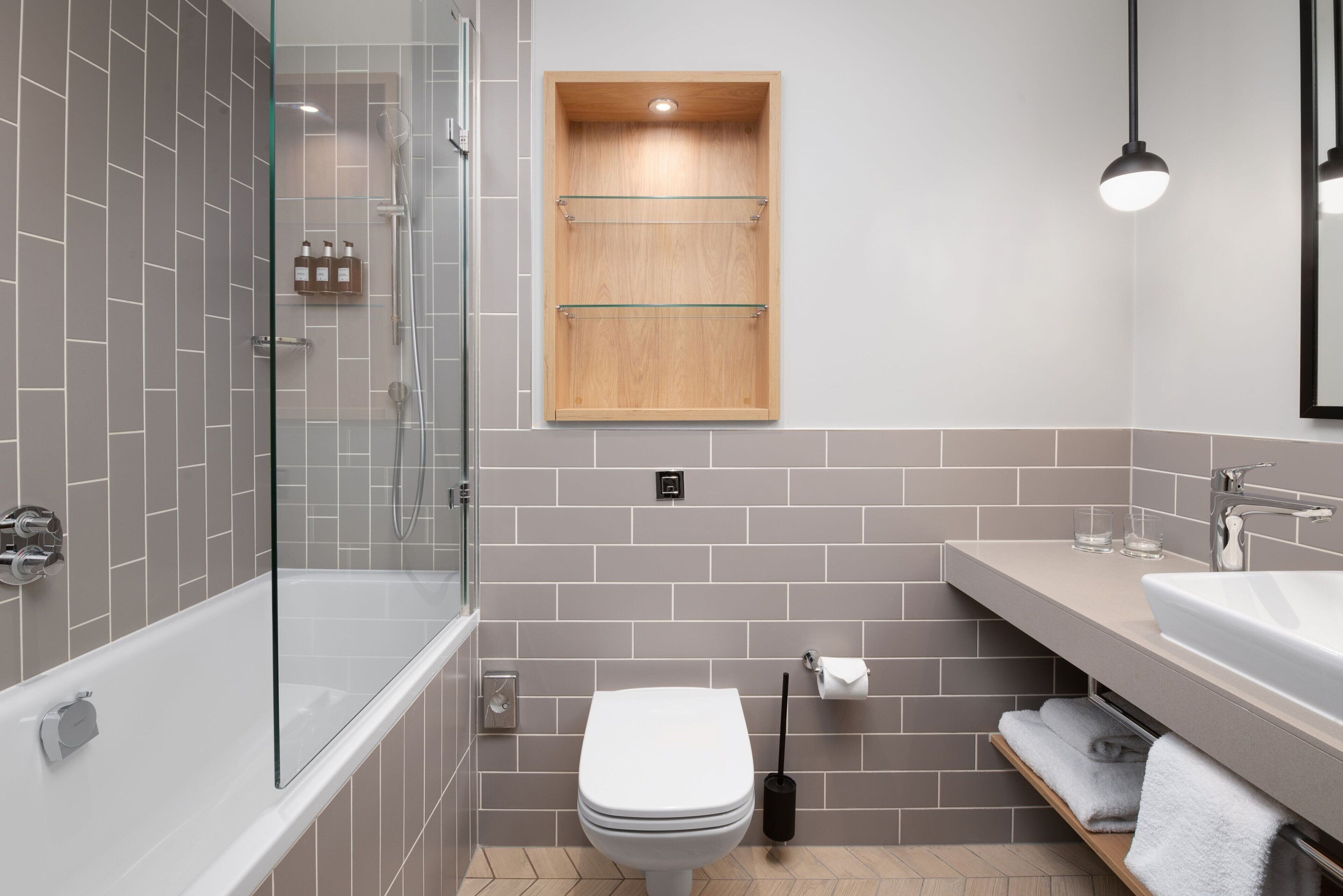 suite, 1 bedroom | bathroom | free toiletries, hair dryer, bathrobes, towels