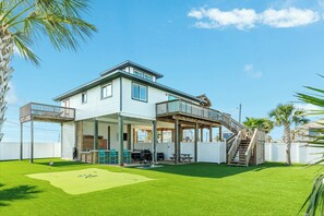 Exterior - Endless Activities-Private Pool,Hot Tub,Fire Pits! (Freeport)