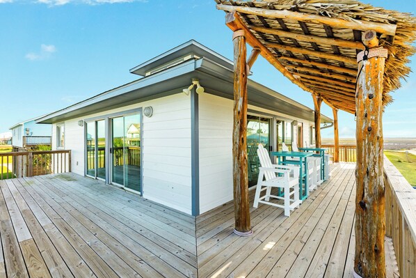 Outdoor dining - Endless Activities-Private Pool,Hot Tub,Fire Pits! (Freeport)