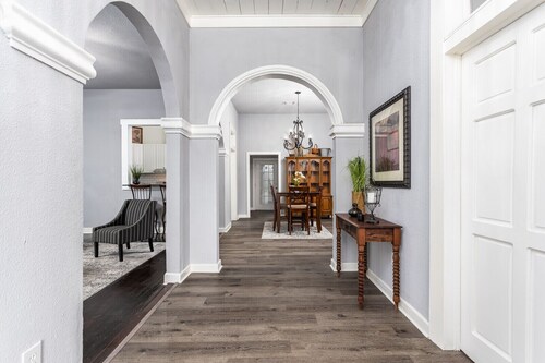 Historic Southtown Gem - Walk Along the River