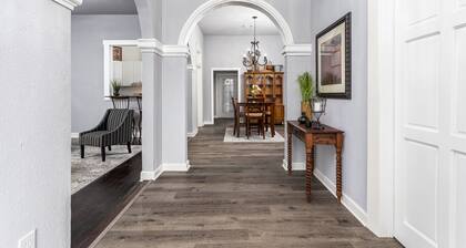 Historic Southtown Gem - Walk Along the River