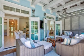 Smart TV, ping pong, books, stereo - WaterColor - 4BR, Private Heated Pool, 6 Seat LSV - 6 Bikes, 10% discount (Santa Rosa Beach)