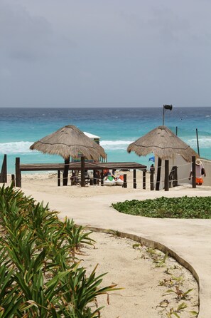 Beach nearby, sun-loungers, beach towels