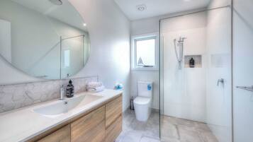 Shower, free toiletries, hair dryer, towels