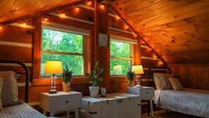 4 bedrooms, desk, iron/ironing board, travel cot - Perfect Christmas Retreat! Hot Tub, Fire Pit, More (Blowing Rock)