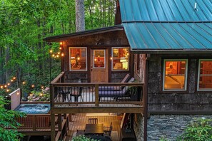 Outdoor dining - Perfect Christmas Retreat! Hot Tub, Fire Pit, More (Blowing Rock)
